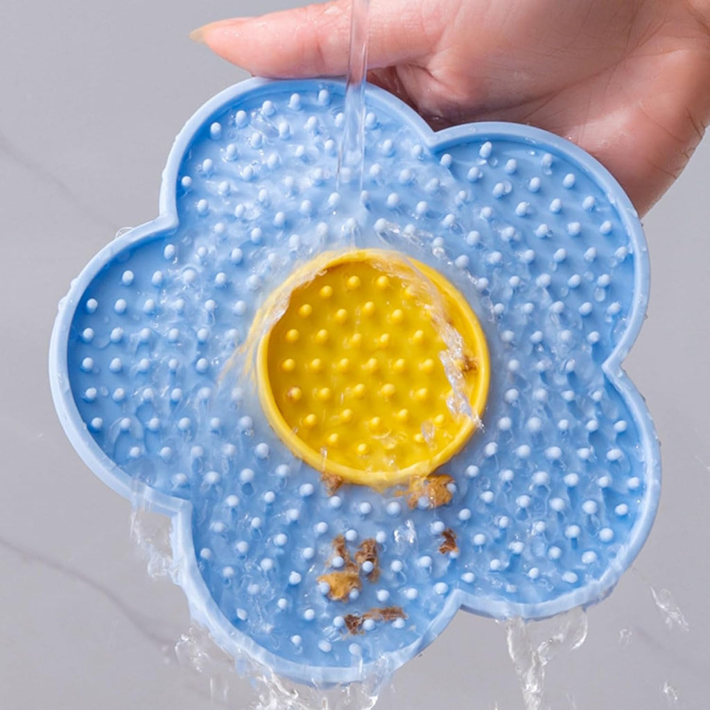 Tapis de léchage collé sur une surface lisse