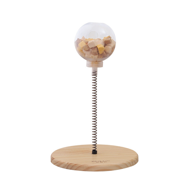 Distributeur de friandises pour chat en situation d'utilisation